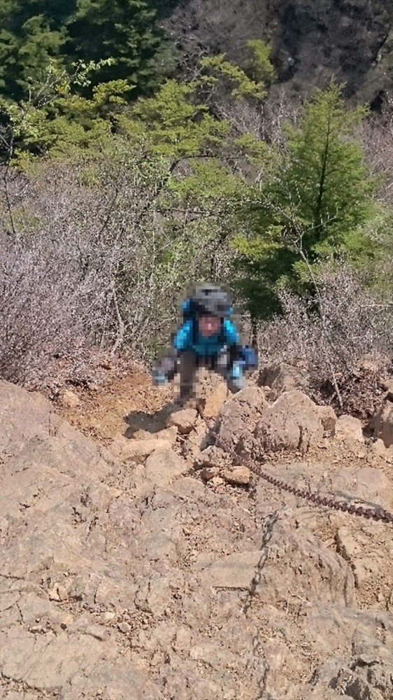 2016年5月 ゴールデンウィークに山梨県の十二ヶ岳に登ってきました18 岩場 鎖