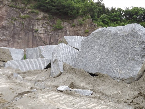 2016年6月14日 福島県の石材産地 吹雪の石切場 丁場 社員研修に行ってきましたDSCF2090