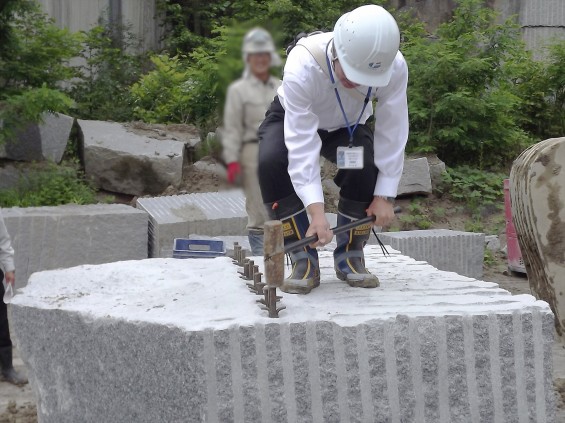 2016年6月14日 福島県の石材産地 吹雪の石切場 丁場 社員研修に行ってきましたDSCF2114