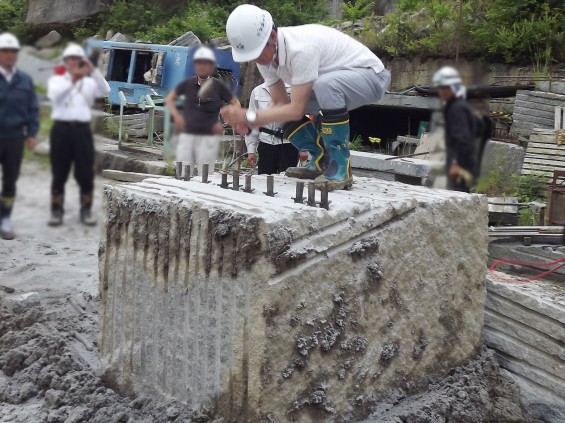 2016年6月14日 福島県の石材産地 吹雪の石切場 丁場 社員研修に行ってきましたDSCF2125