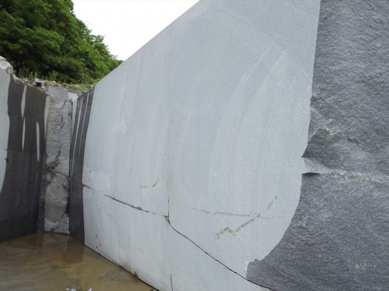 2016年6月14日 福島県の石材産地 吹雪の石切場 丁場 社員研修に行ってきましたDSCF2095