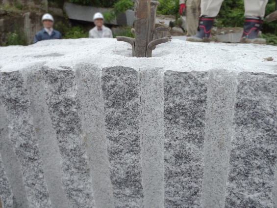 2016年6月14日 福島県の石材産地 吹雪の石切場 丁場 社員研修に行ってきましたDSCF2120
