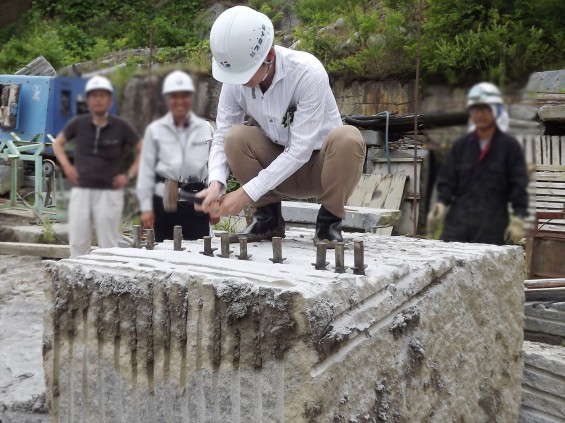 2016年6月14日 福島県の石材産地 吹雪の石切場 丁場 社員研修に行ってきましたDSCF2128