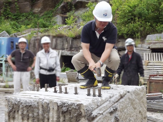 2016年6月14日 福島県の石材産地 吹雪の石切場 丁場 社員研修に行ってきましたDSCF2127