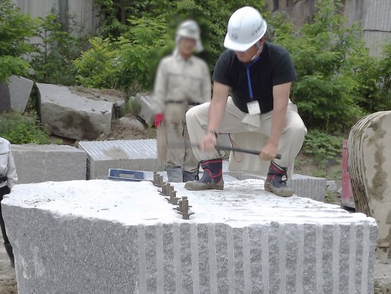 2016年6月14日 福島県の石材産地 吹雪の石切場 丁場 社員研修に行ってきましたDSCF2118
