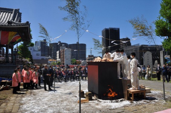 2017年4月23日 埼玉県上尾市 遍照院 大聖不動明王坐像 湯入れ式 鑿入れ式 大仏師 大佛師 松本明慶作 雛型 仏像彫刻DSC_2184-