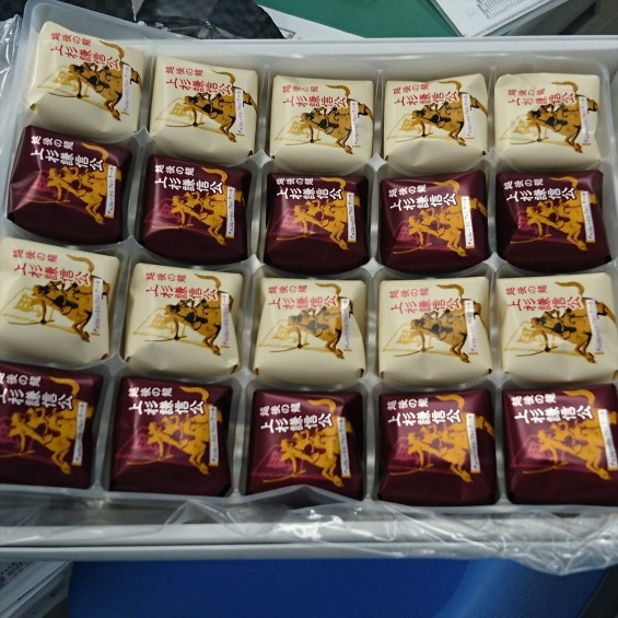 2017年5月 新潟土産のお菓子をもらいました「越後の龍 上杉謙信公 チョコシフォンケーキ」17-05-12-09-34-01-241_photo