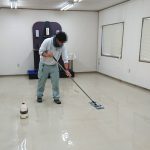 ・久喜聖地公苑管理事務所からのブログ記事　年末の大掃除（床のワックスがけ）できれいになりました